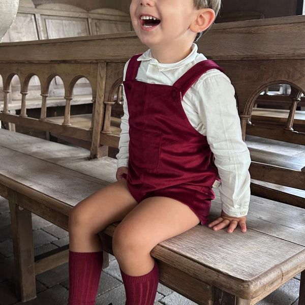 Pinocho en terciopelo burdeos niños arras invierno