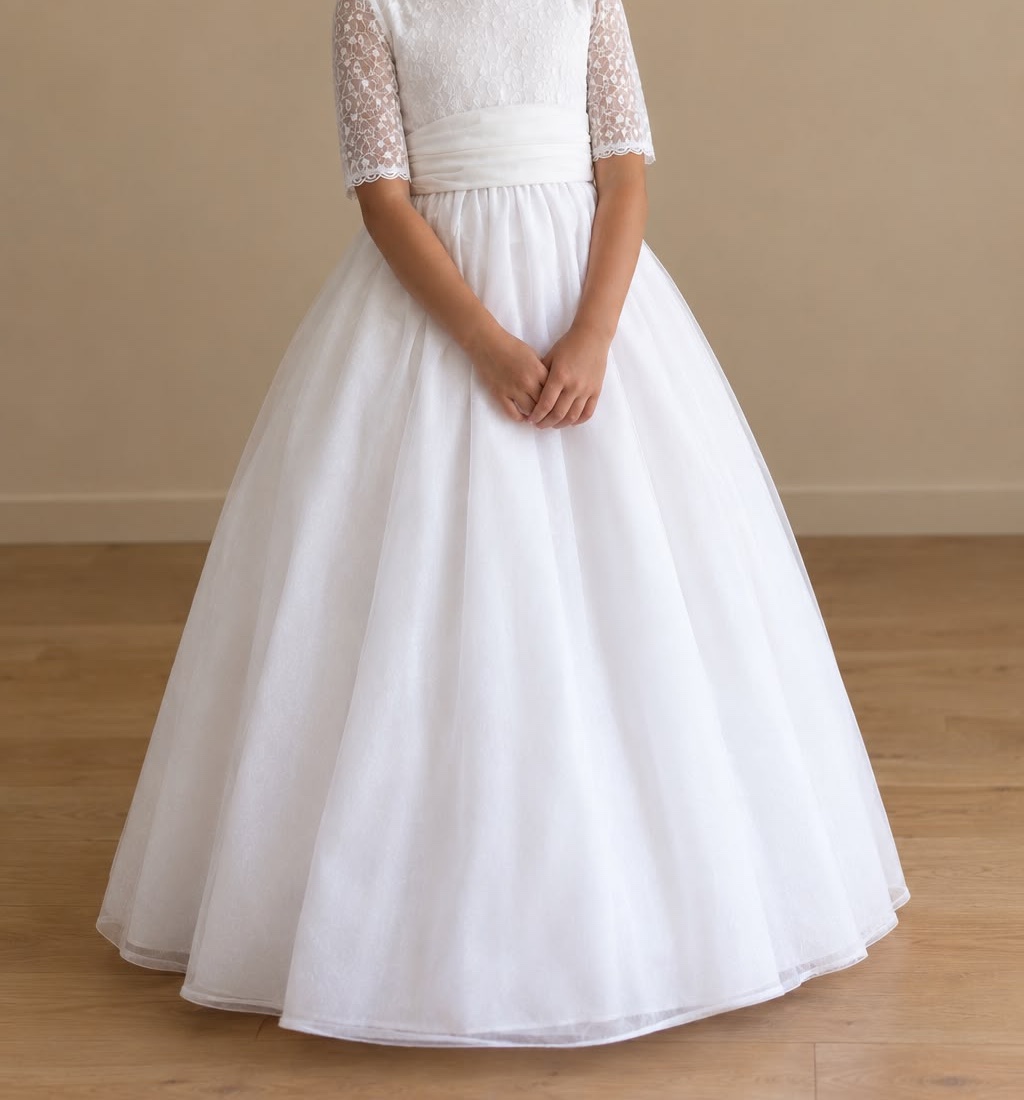 Vestido de comunión de encaje y falda de tul con fajín